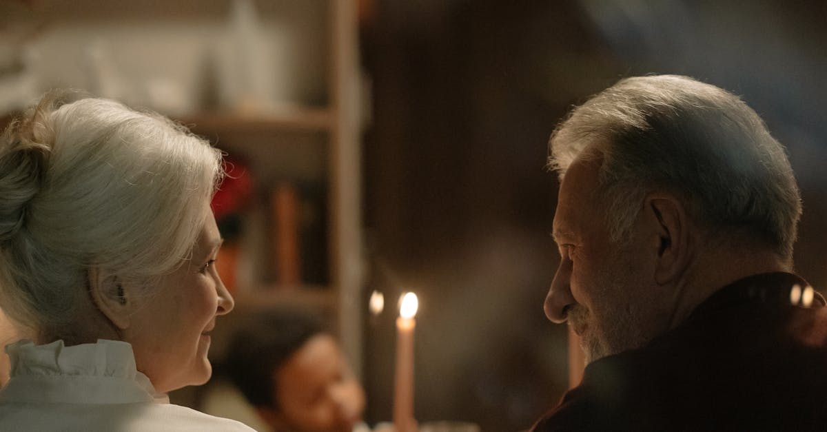 Vanhuus - Iäkkäiden läheisten onnelliseen elämään: Opas vanhusten asumisen valintaan