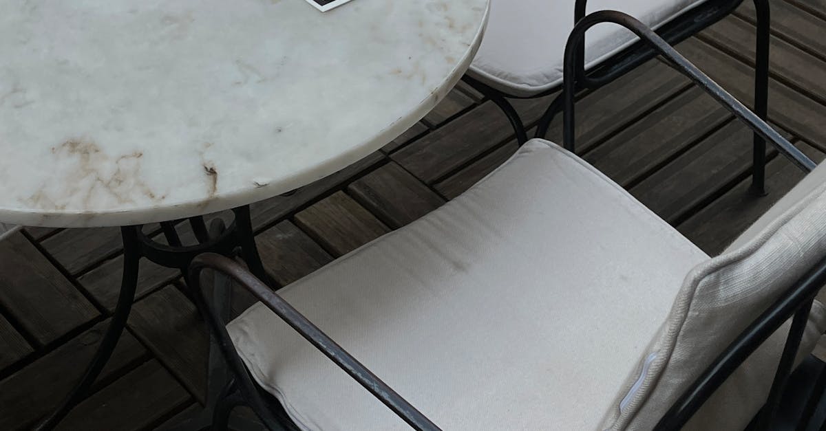 Ystävyyssuhteet - Ystävyyden päättymisen syvällinen merkitys: Kasvu vai katoava kipu?